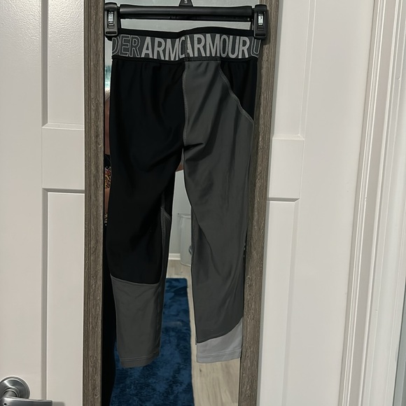 Under Armour gray and black leggings size medium (youth)! - Picture 3 of 4